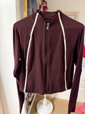 Athleta Salutation Crop Deep Burgundy Zip-Up with cream Trim
